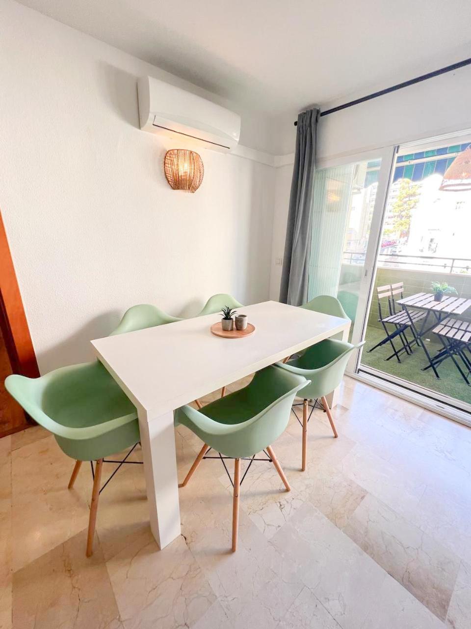 Large & Cozy Centrally Appartement Torremolinos